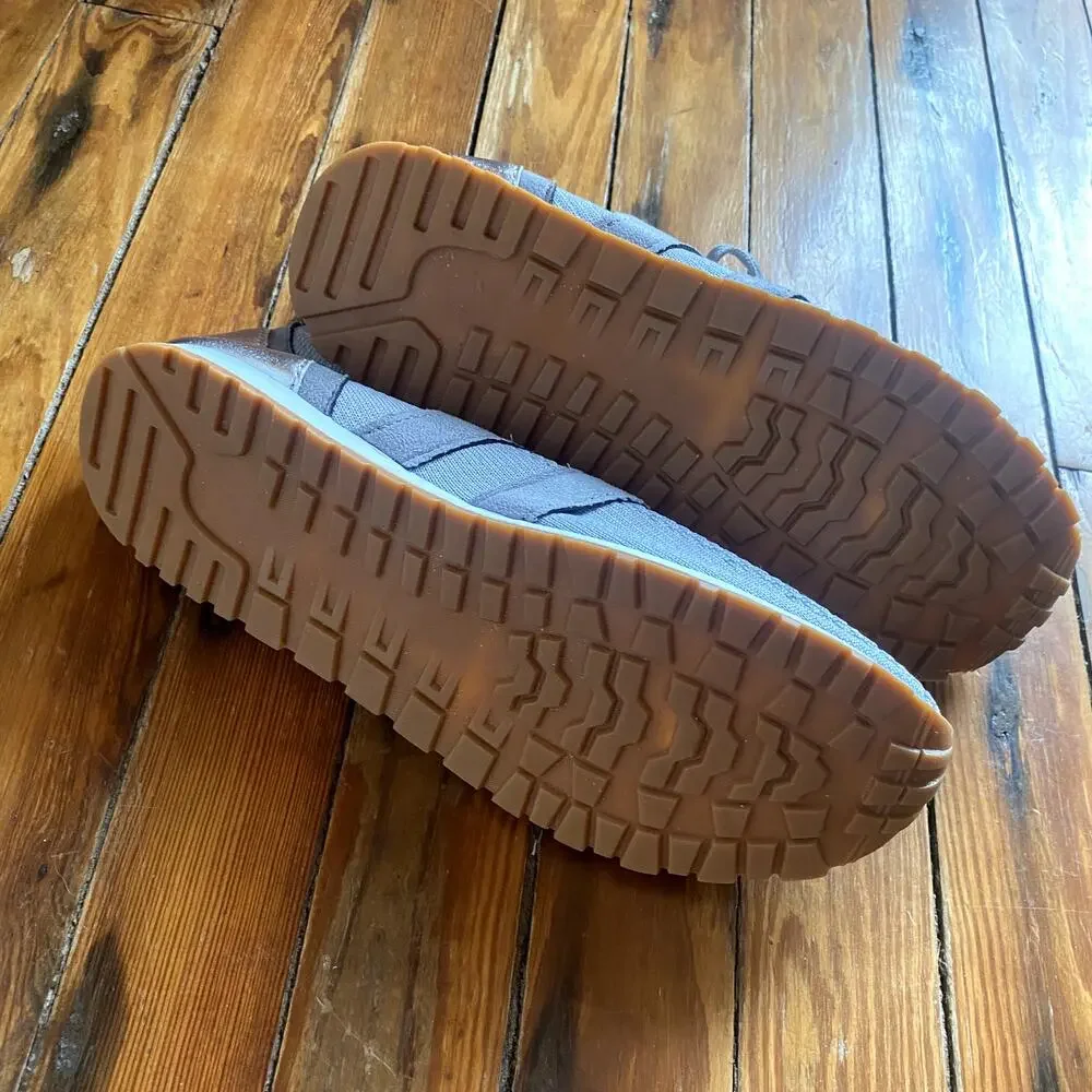 Lightweight fashion sneakers